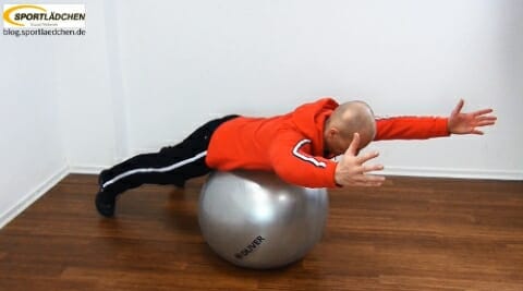Beispiel für Gymnastikball Uebungen - Rücken - Kräftigung- Stabilisation
