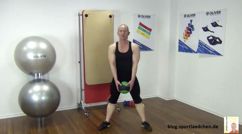 Medizinball Übungen Wide Squats