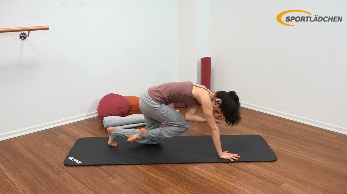 Yoga für den Bauch Anfänger Übung im Vierfüßler Stand Endposition - Statisches Halten