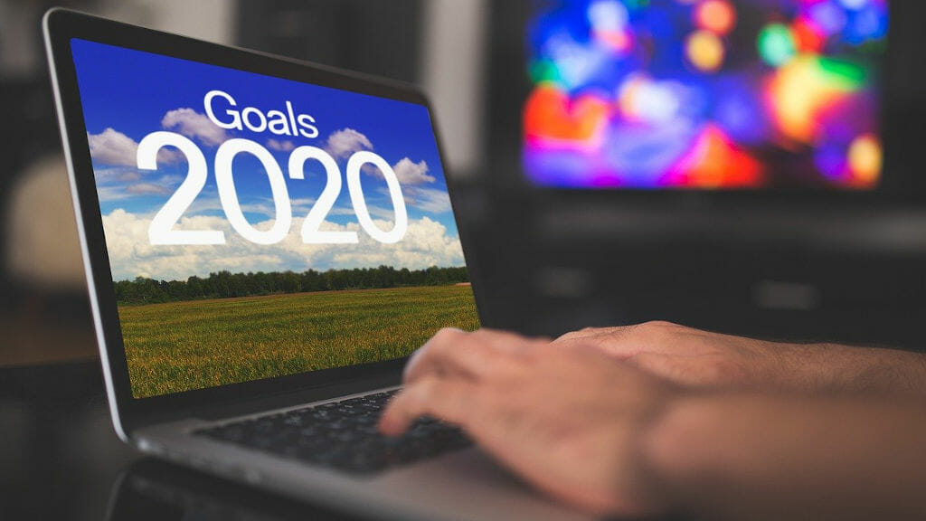 Laptop mit Text auf dem Bildschirm "Vorsätze 2020"
